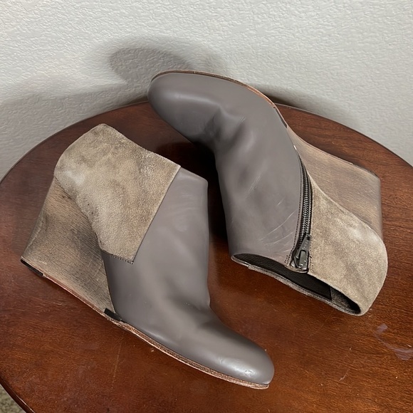 Coclico Elurra Suede Wedge Bootie In Taupe Size 8.5 - Picture 10 of 13